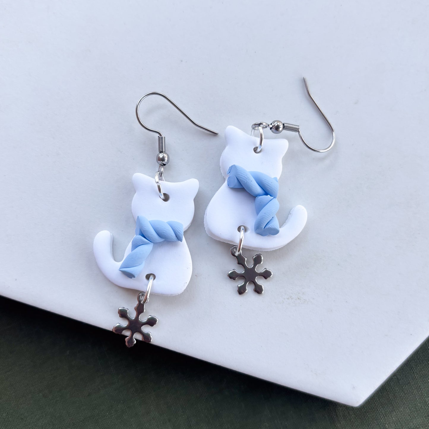 SNOWFLAKE CAT EARRINGS