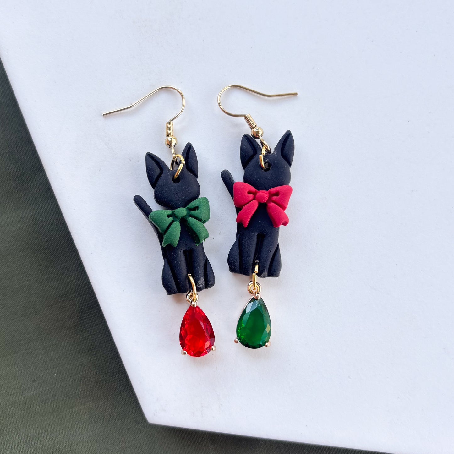 KIKI CHRISTMAS CAT EARRINGS