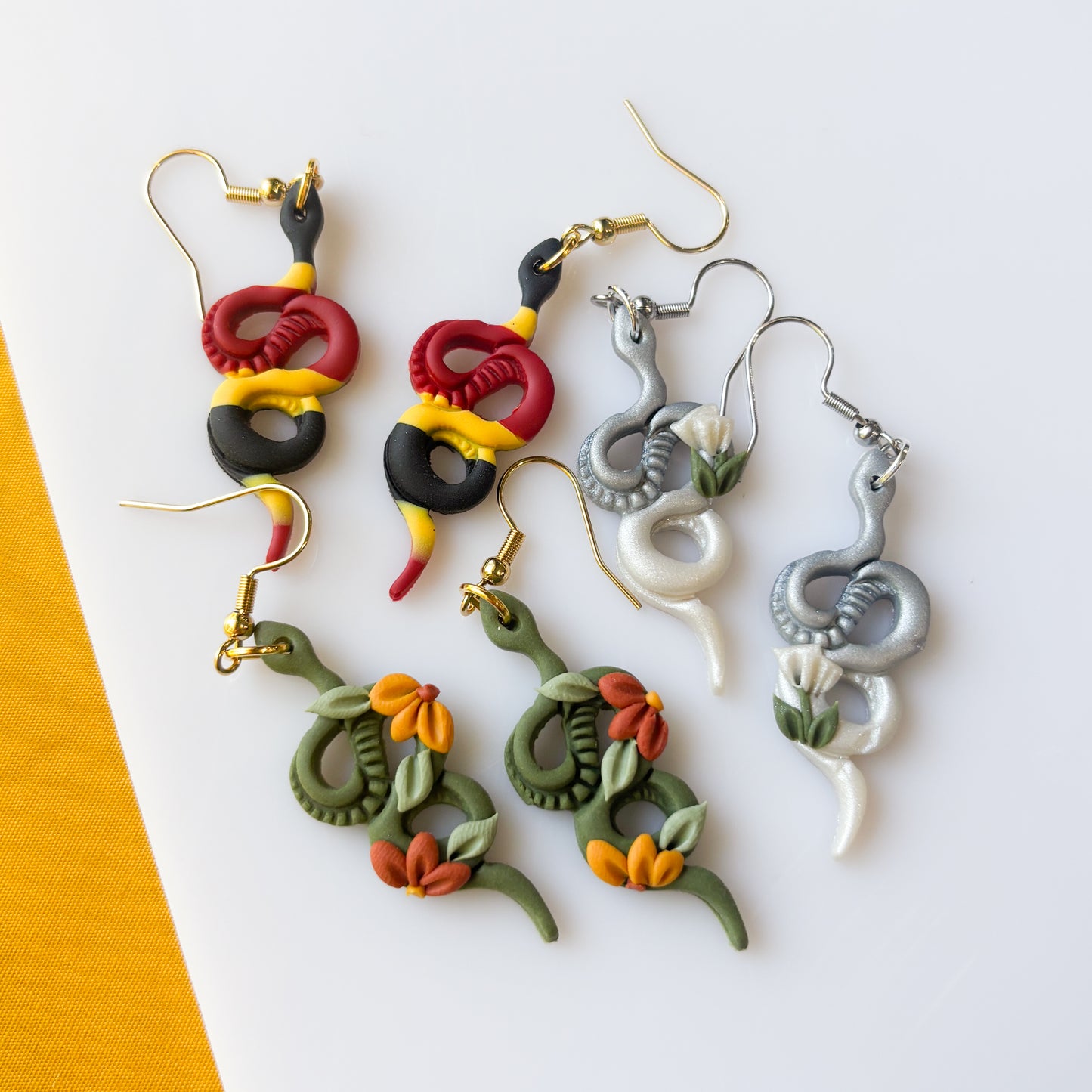 PEARLY SILVER FLOWER SNAKE EARRINGS