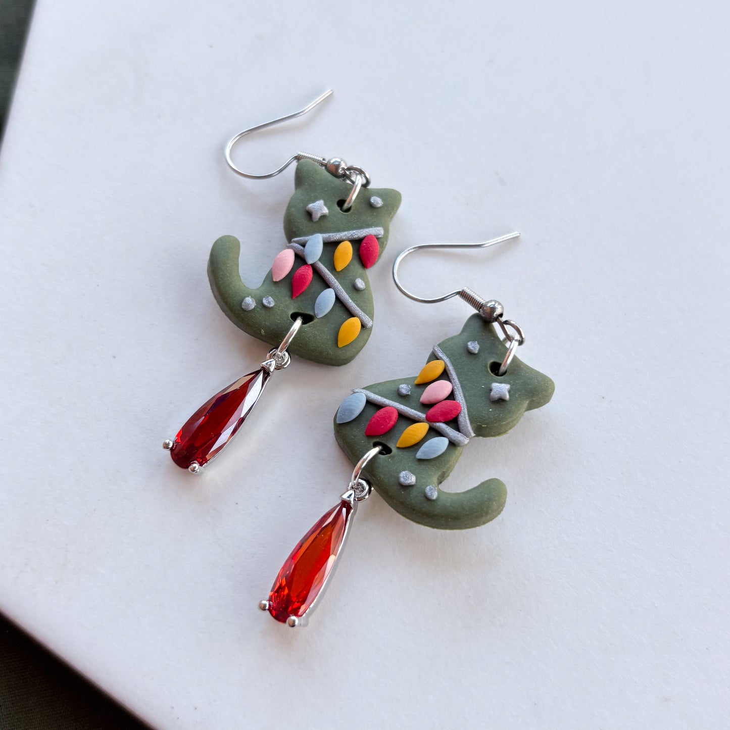 GREEN CHRISTMAS LIGHT CAT EARRINGS