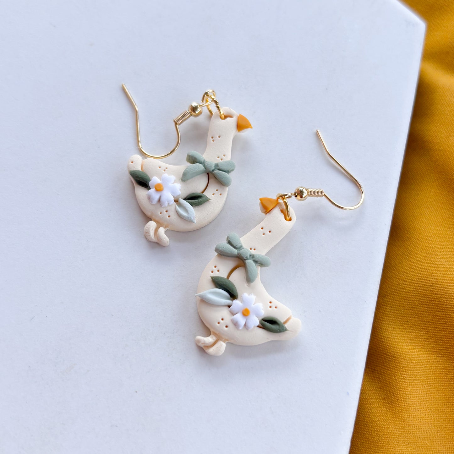GREEN DAISY GOOSE EARRINGS