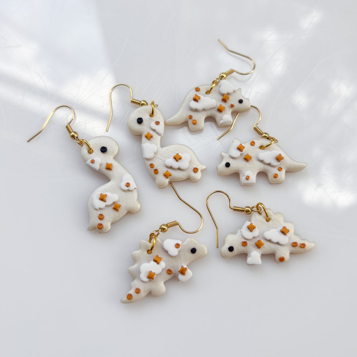 PEARL CLOUDY DINO EARRINGS (STEGO)