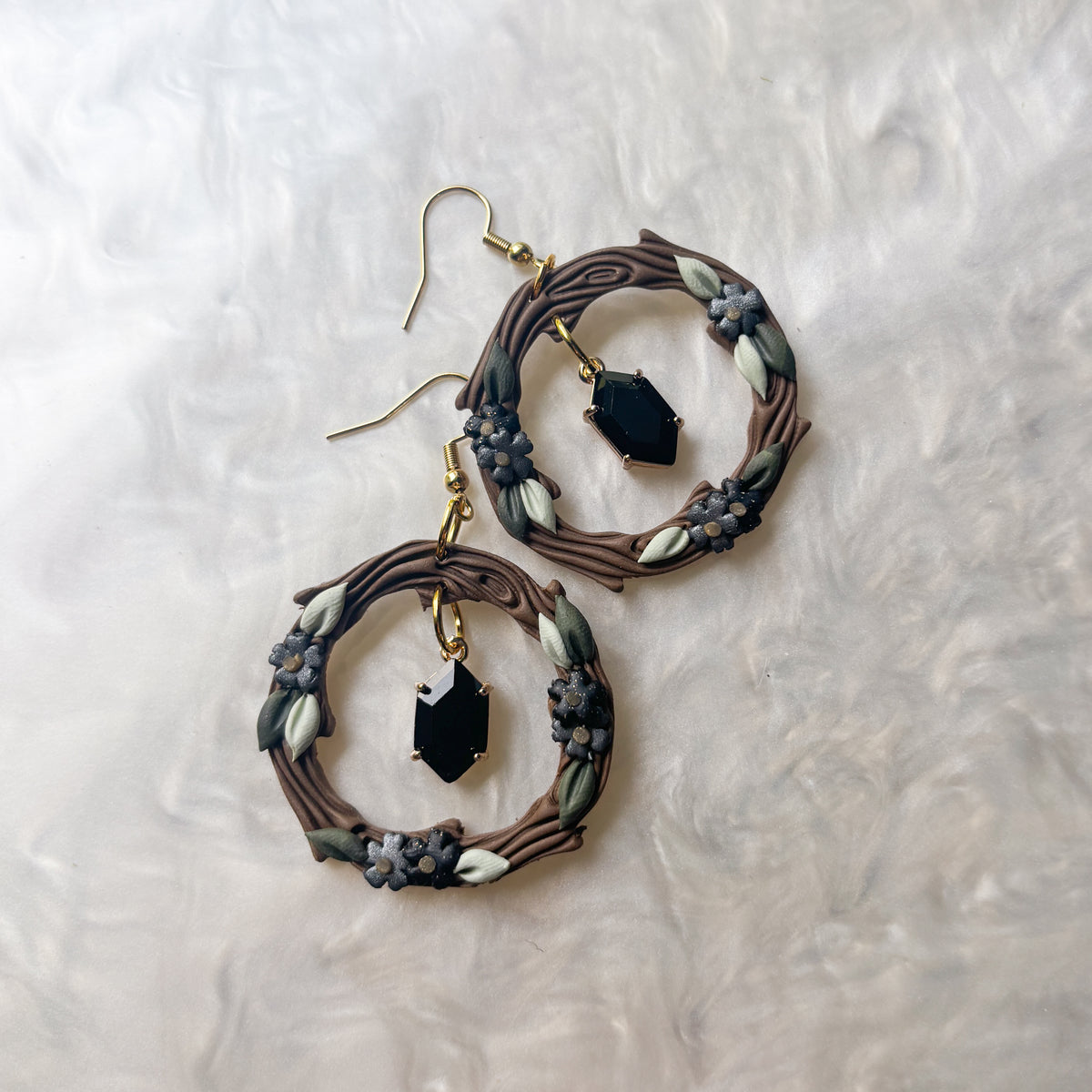 WOODLAND BLACK FLOWER CIRCLE EARRINGS