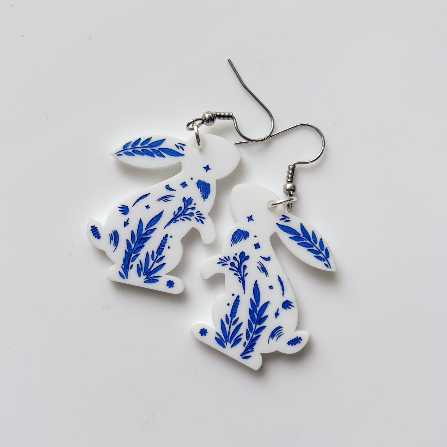 ENGRAVED WHITE/BLUE RABBIT ACRYLIC EARRINGS