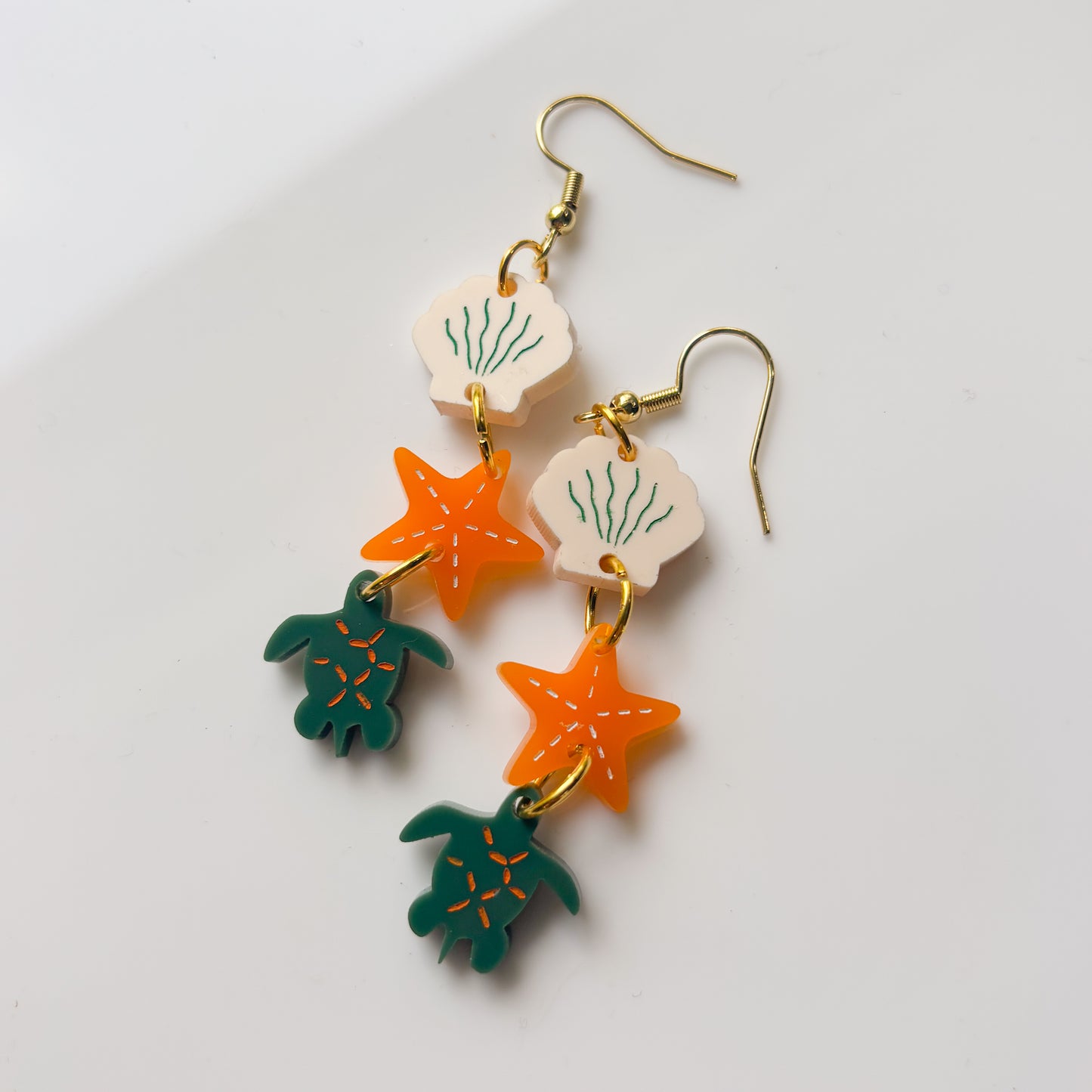 SHELL STAR TURTLE TRIO ACRYLIC EARRINGS