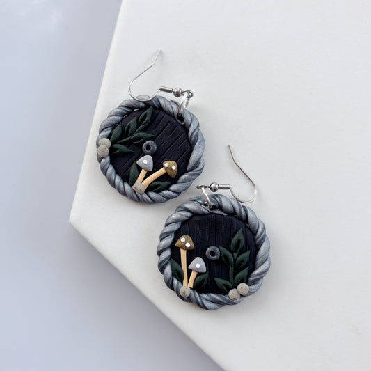 BLACK HOBBIT DOOR EARRINGS