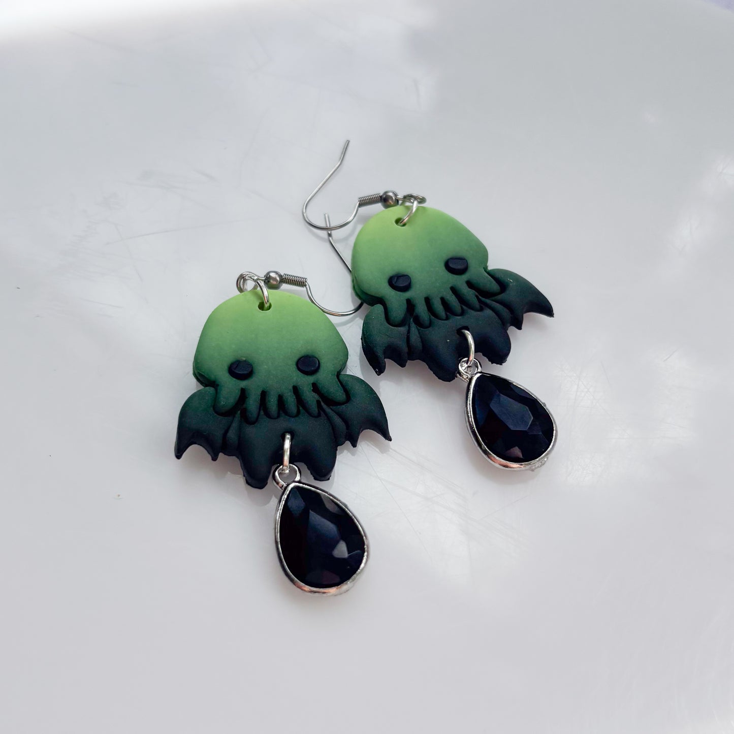 CTHULU EARRINGS (BLACK CHARM)