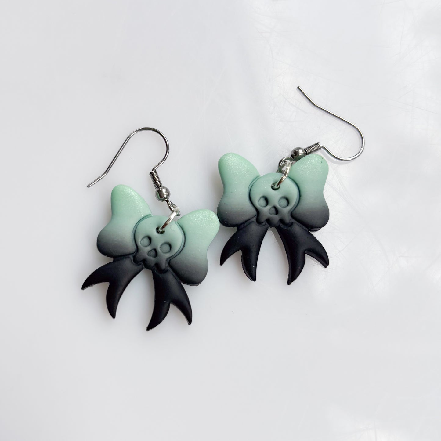 PISTACHIO SKULL BOW EARRINGS