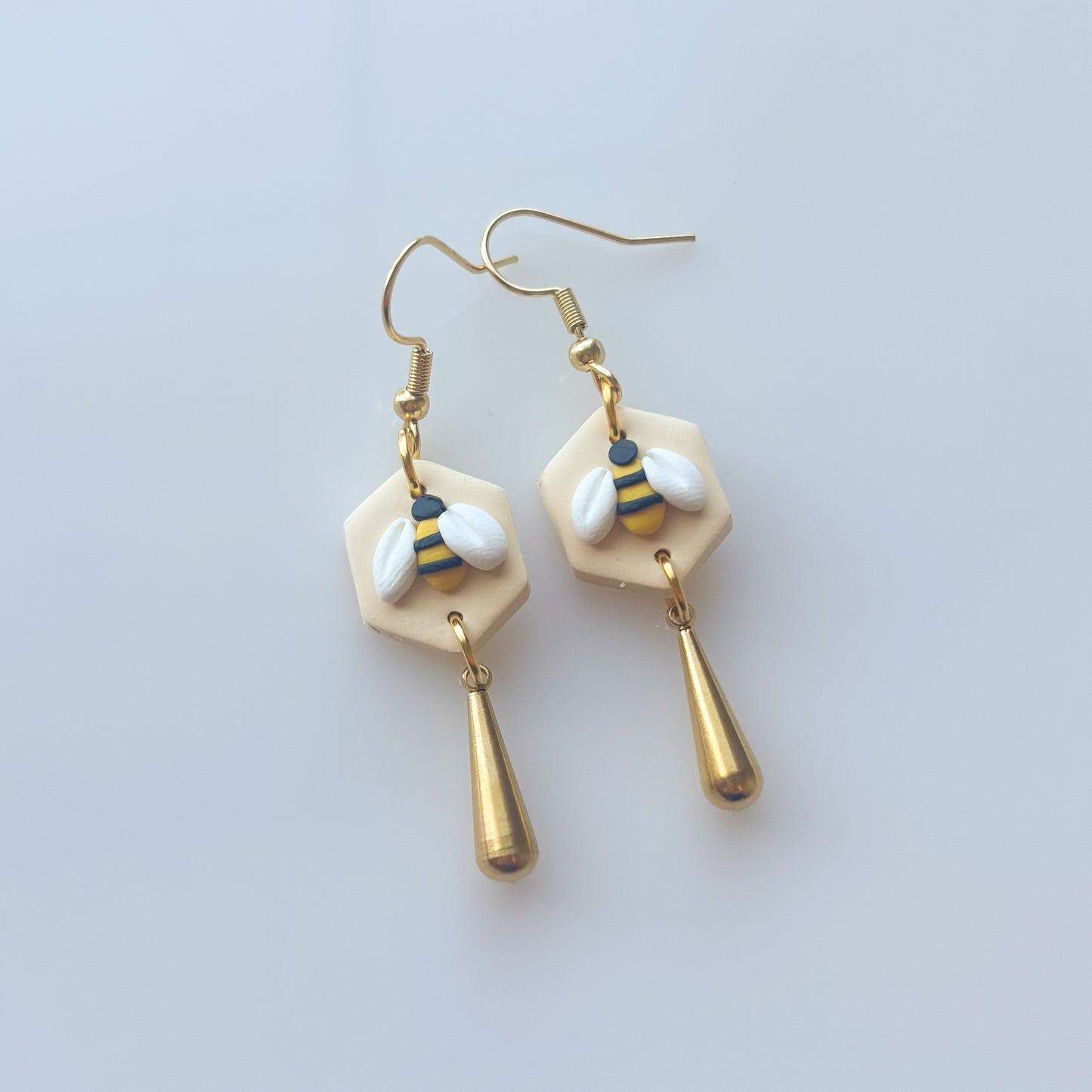 BEE EARRINGS (IVORY GOLD)