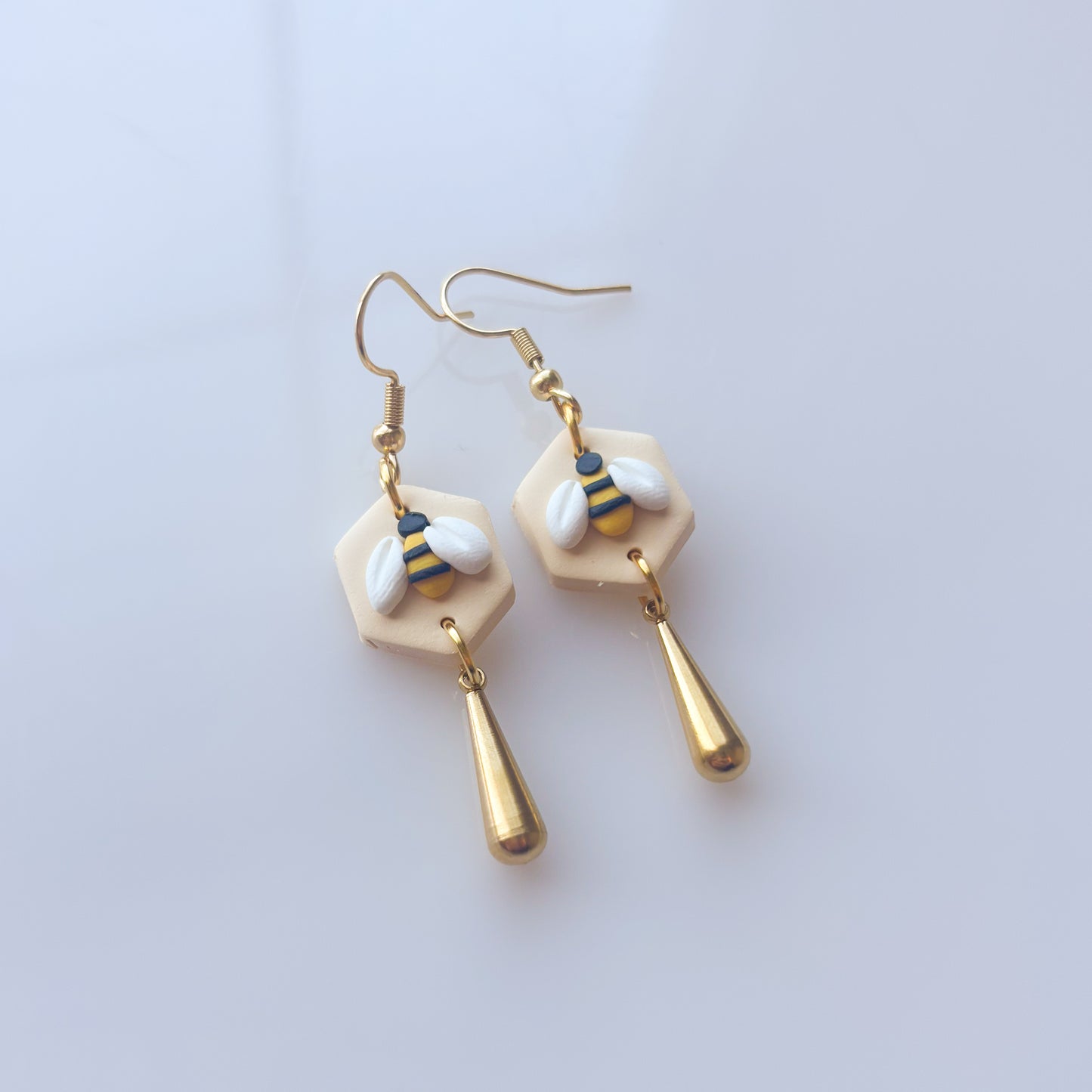 BEE EARRINGS (IVORY GOLD)