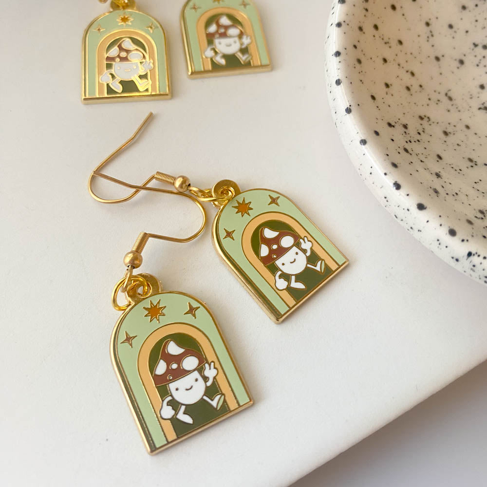 HAPPY MUSHROOM METAL EARRINGS (GOLD)