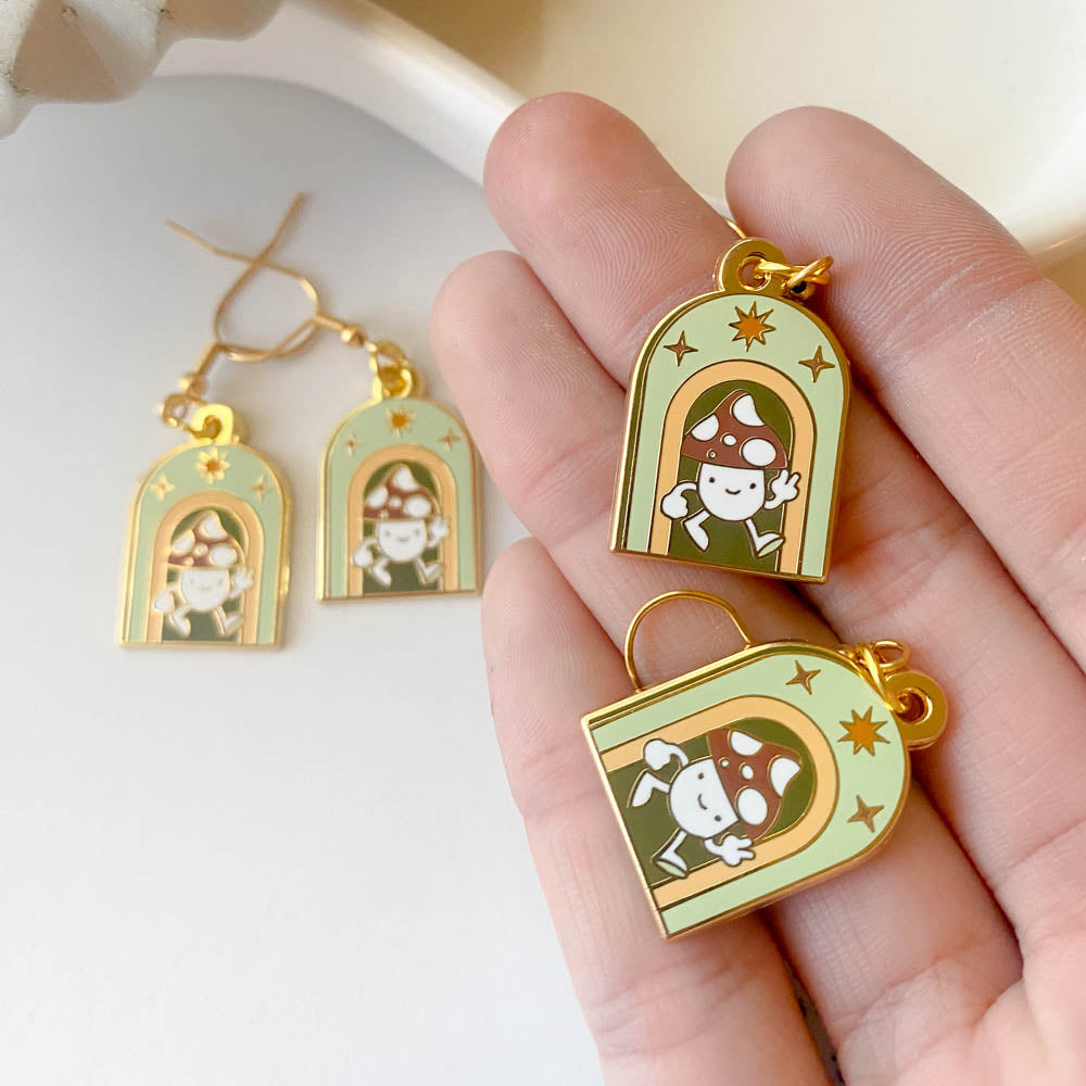 HAPPY MUSHROOM METAL EARRINGS (GOLD)