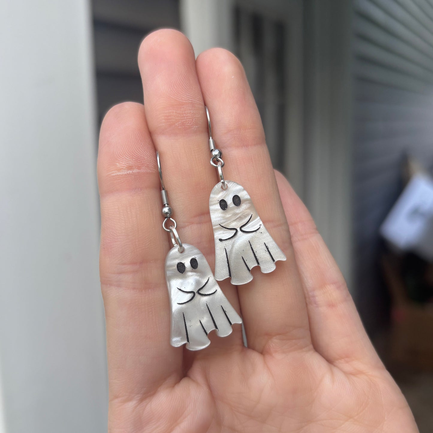 PEARLY ACRYLIC GHOSTS