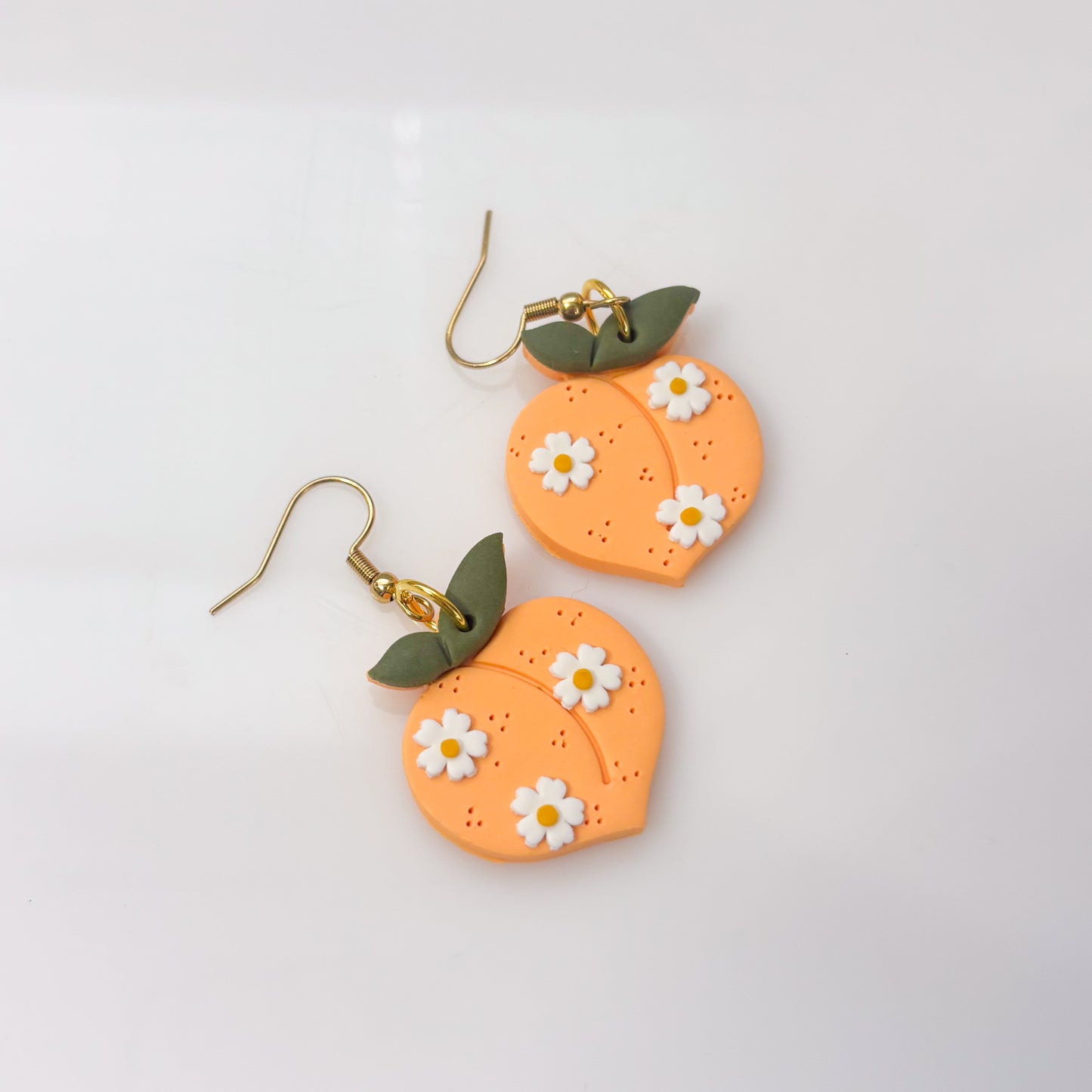 DAISY DOTTED PEACH EARRINGS