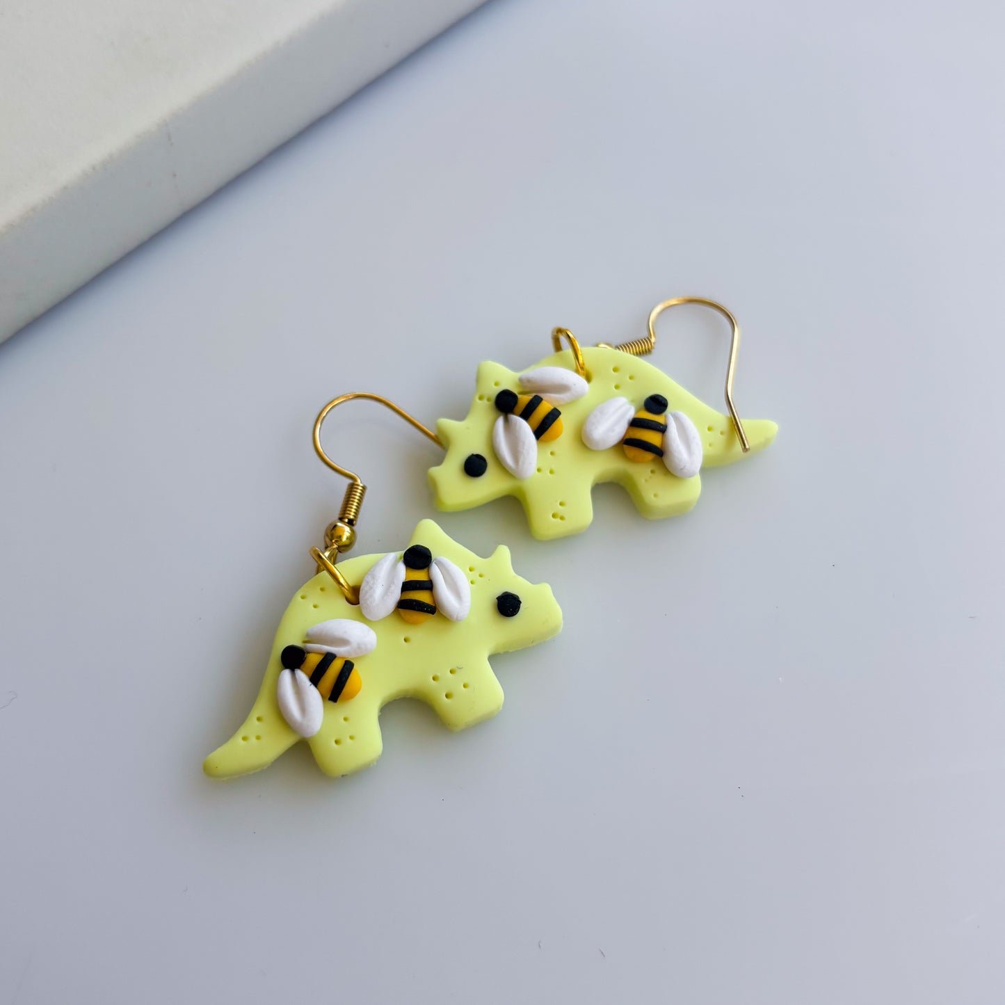 BEE DINO EARRINGS (TRICERATOPS)