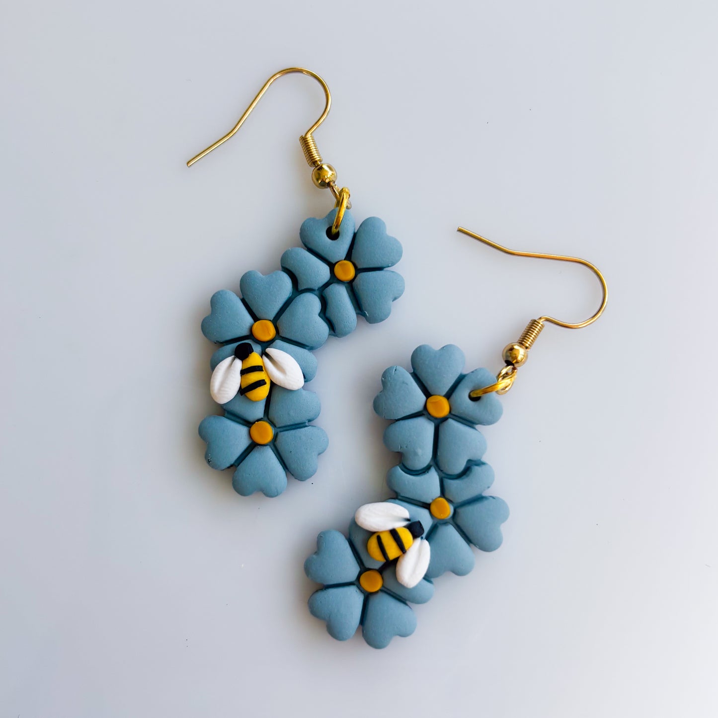BEE BLUE FLOWER EARRINGS