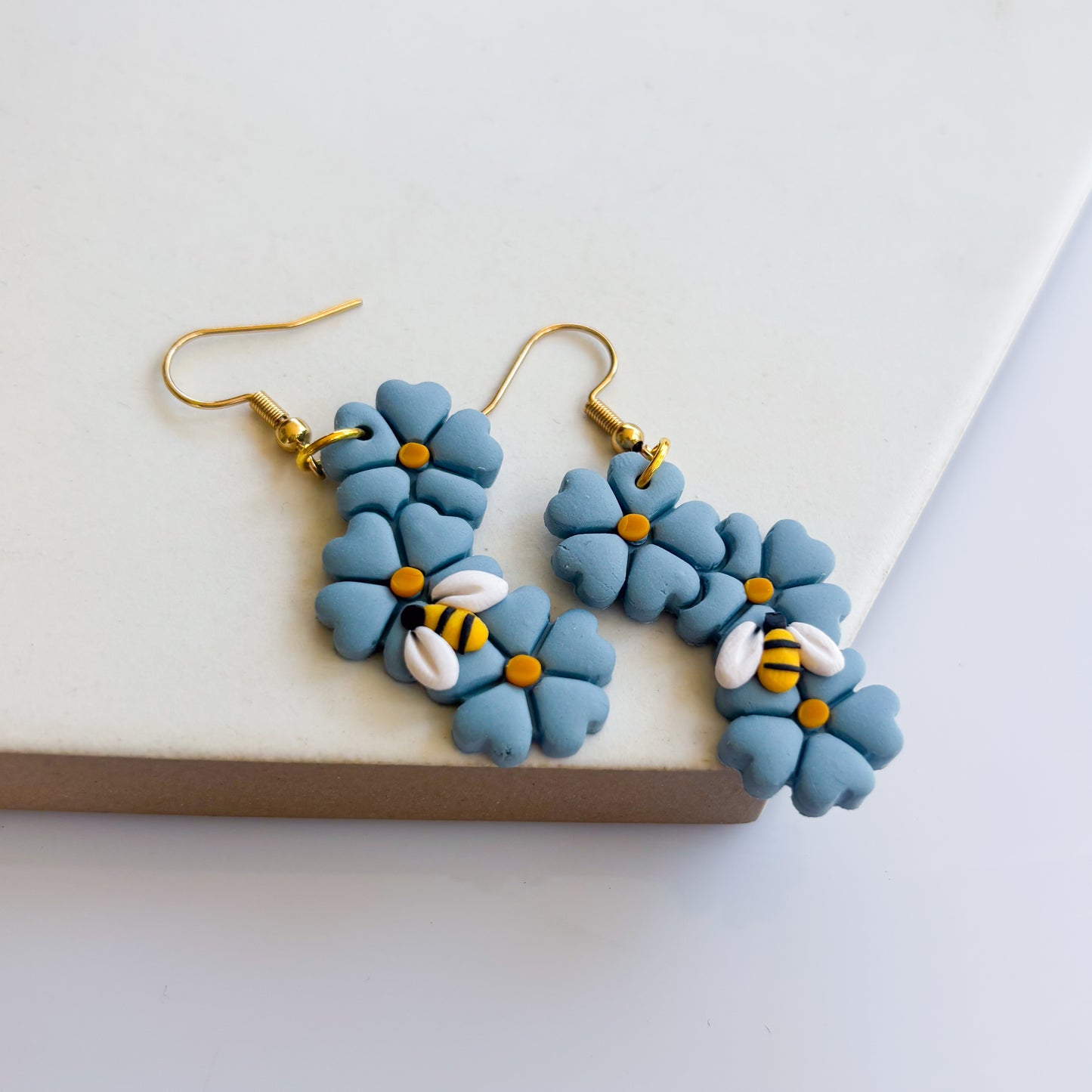 BEE BLUE FLOWER EARRINGS