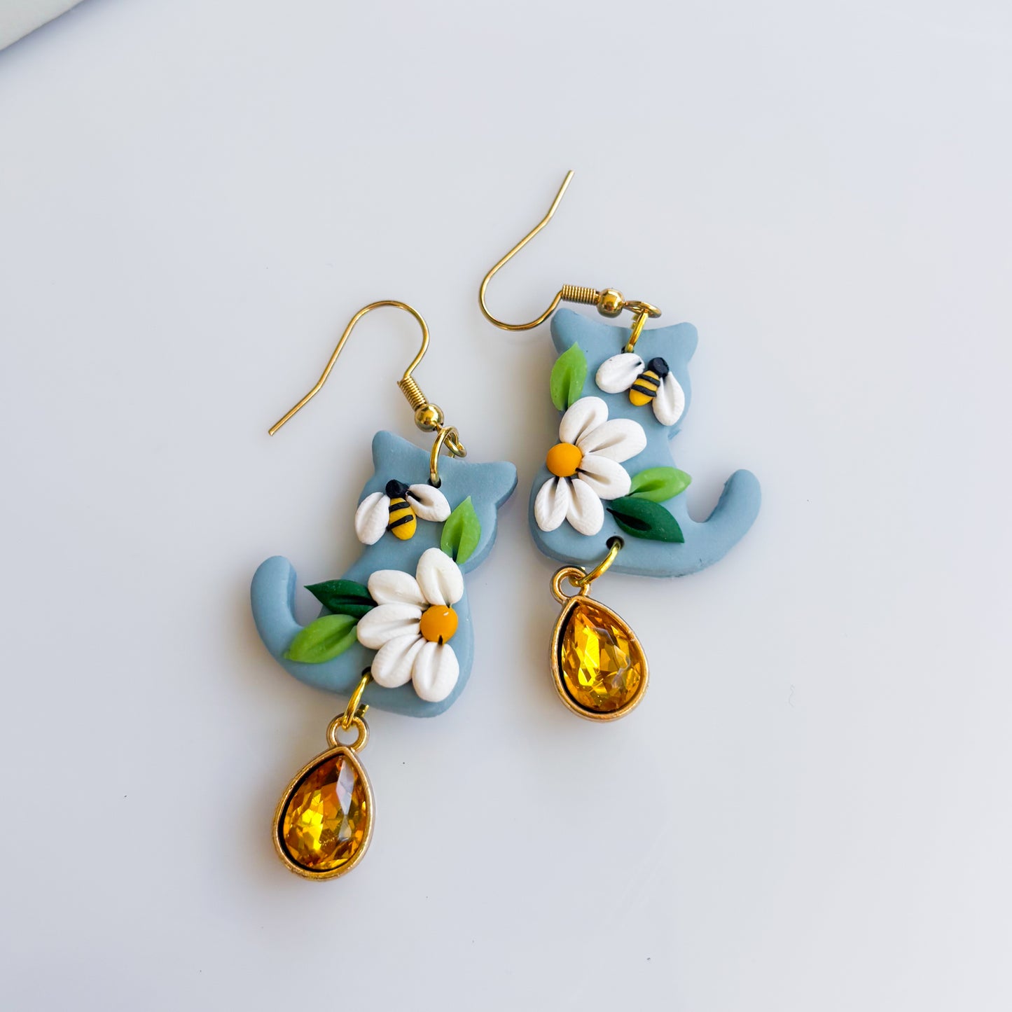DAISY BEE CAT EARRINGS