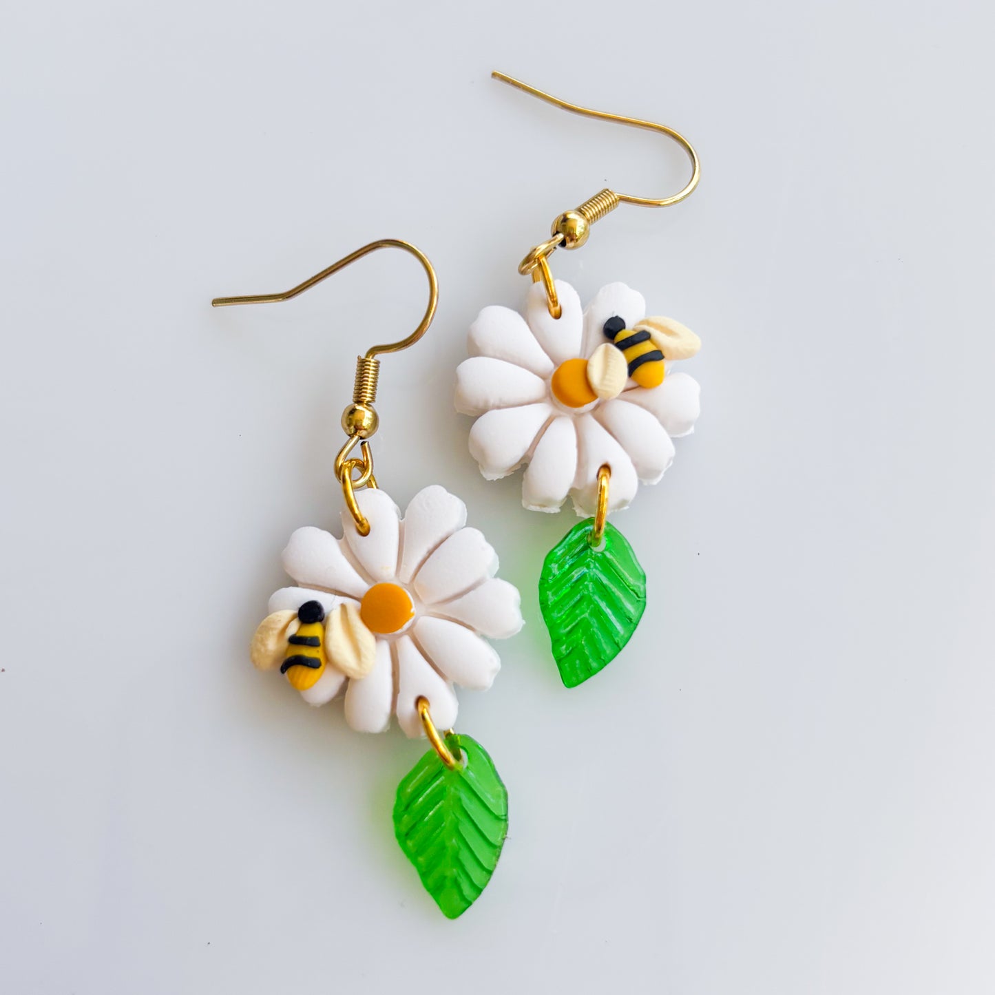 BEE DAISY & LEAF EARRINGS