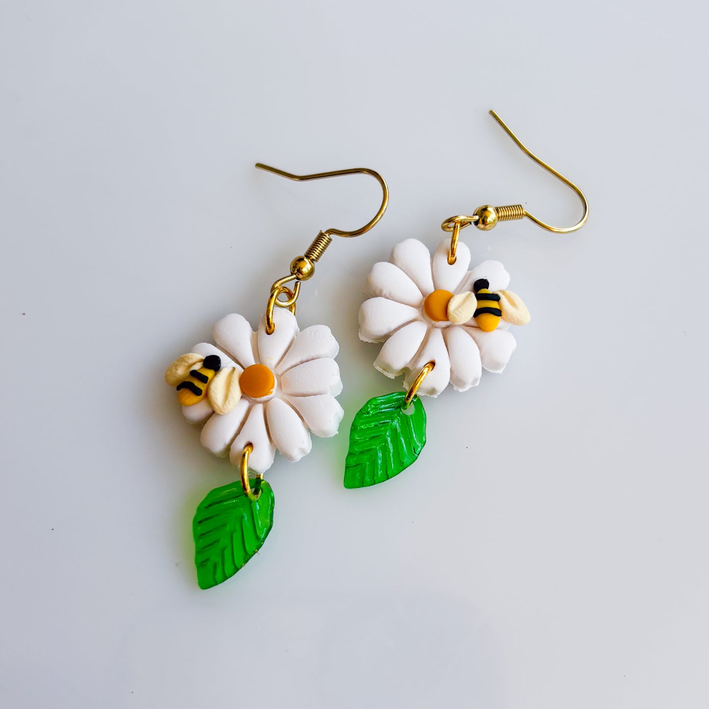 BEE DAISY & LEAF EARRINGS