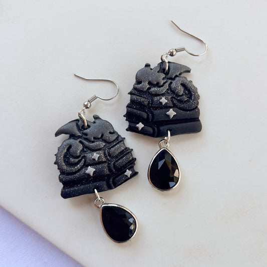 DRAGON ON BOOKS EARRINGS (GRAY METAL)