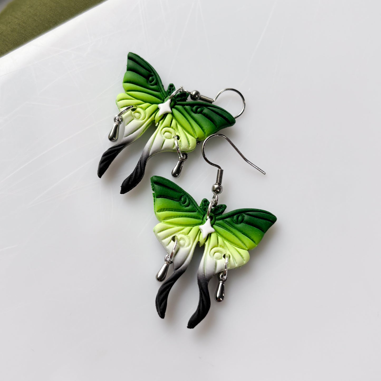 AROMANTIC PRIDE EARRINGS