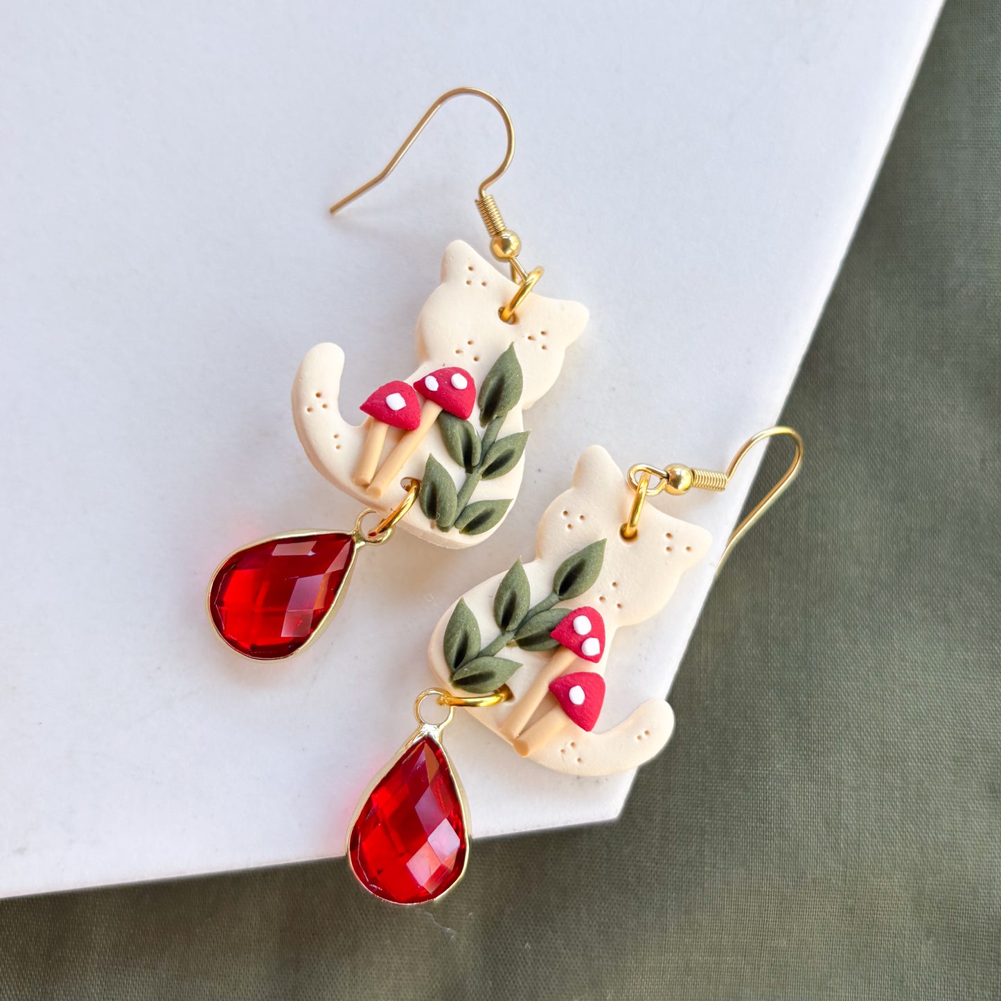 MUSHROOM CAT EARRINGS
