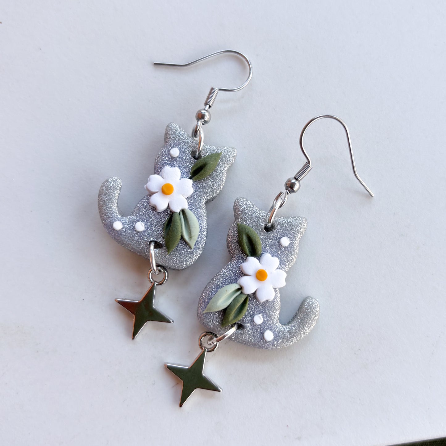 SILVER GLITTER DAISY CAT EARRINGS