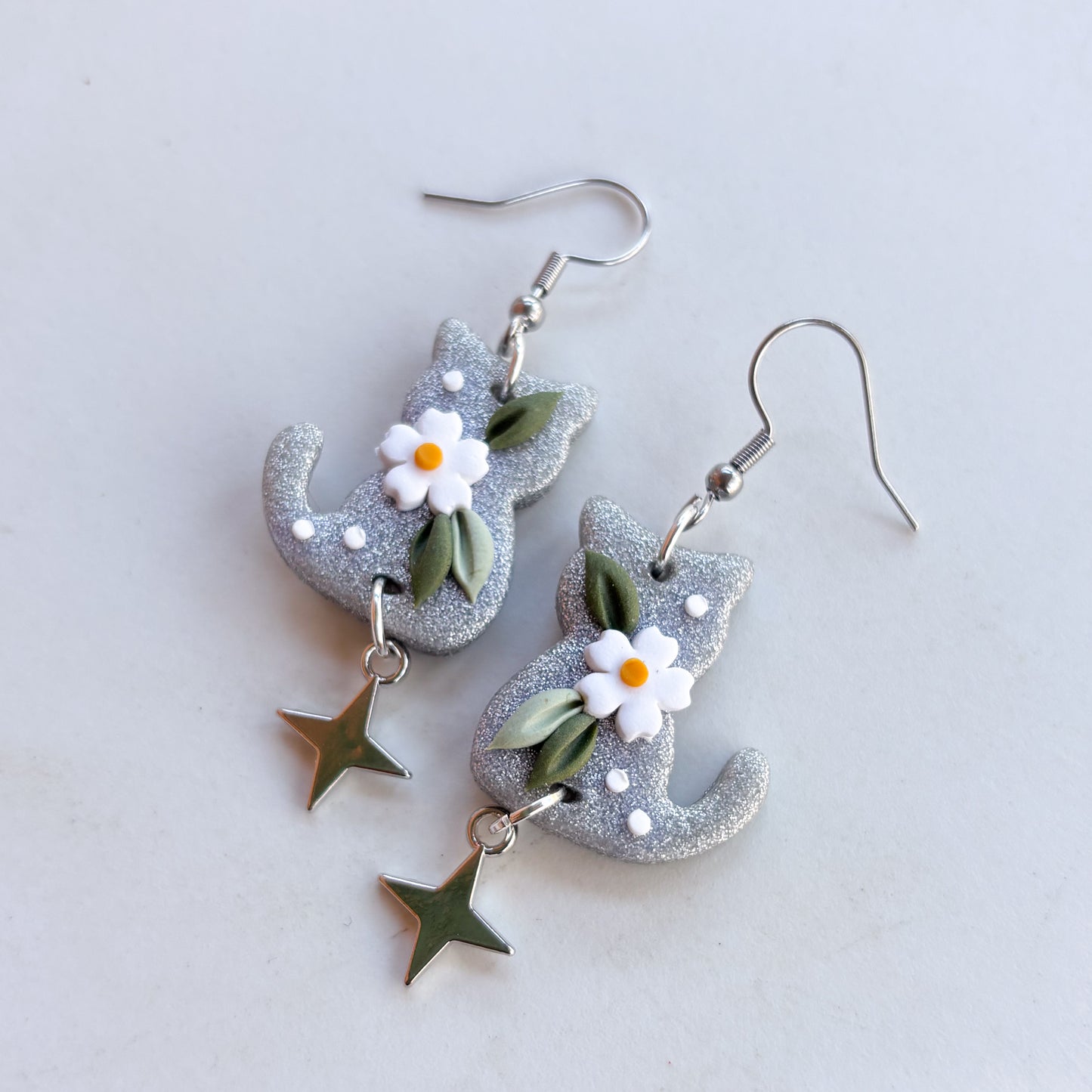 SILVER GLITTER DAISY CAT EARRINGS
