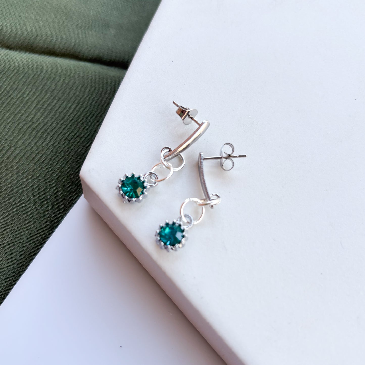 BLUE CIRCLE GEM STUD CHARM EARRINGS