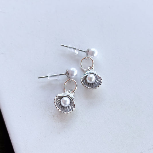 SEASHELL STUD CHARM EARRINGS