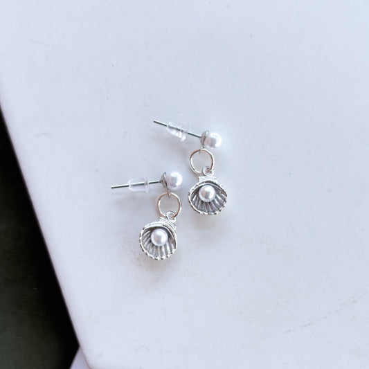 SEASHELL STUD CHARM EARRINGS
