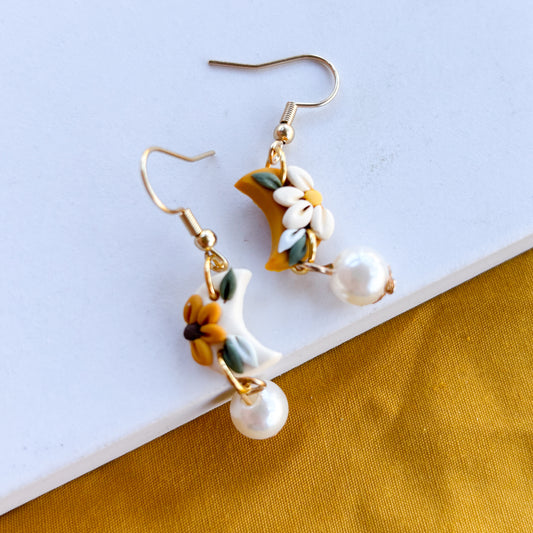 DAISY SUNFLOWER MOON EARRINGS (MINI)