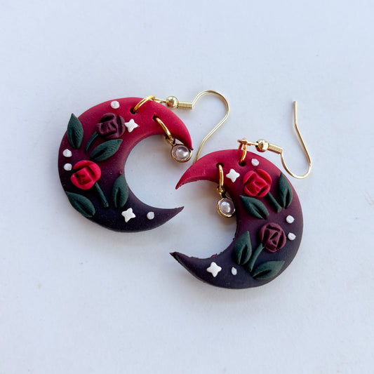 RED GOTHIC OMBRE MOON EARRINGS (REGULAR)