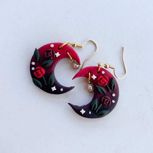 RED GOTHIC OMBRE MOON EARRINGS (REGULAR)
