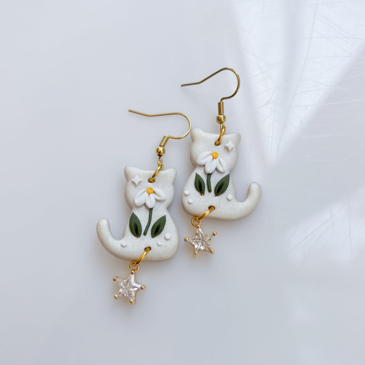 PEARLY DAISY CAT EARRINGS