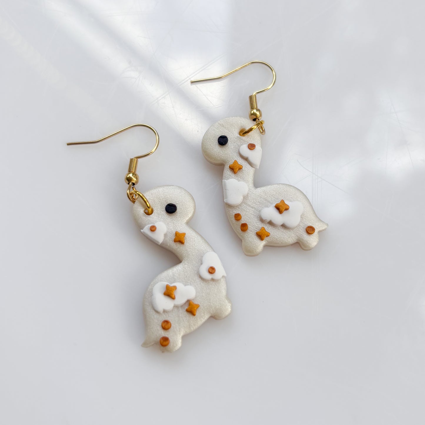 PEARL CLOUDY DINO EARRINGS (BRONTO)
