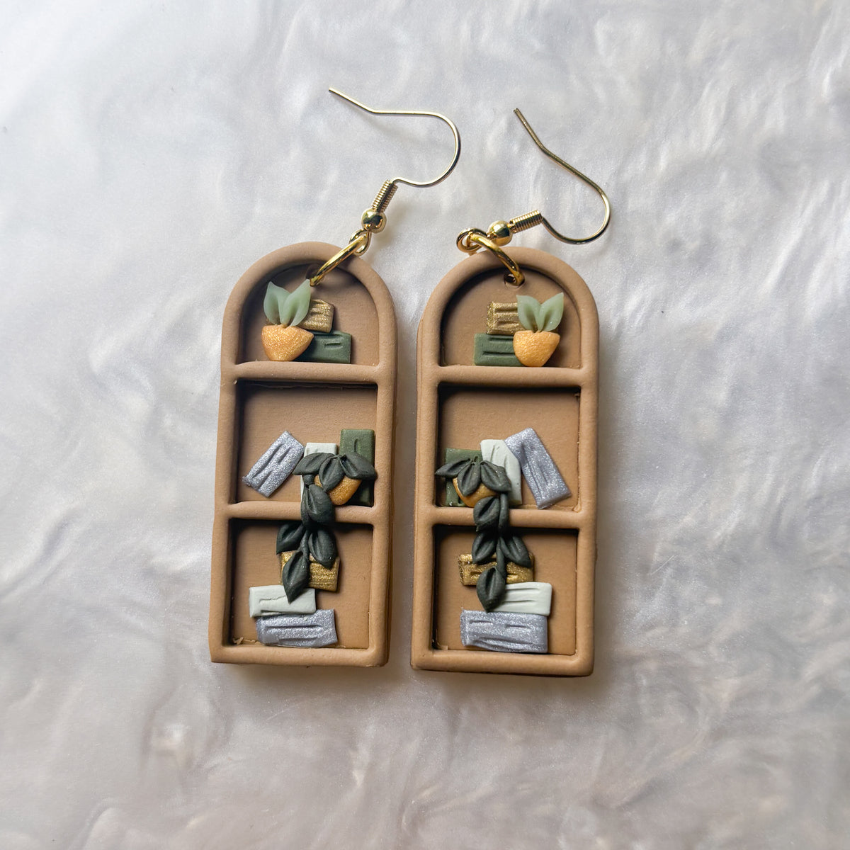PLANT BOOKSHELF EARRINGS