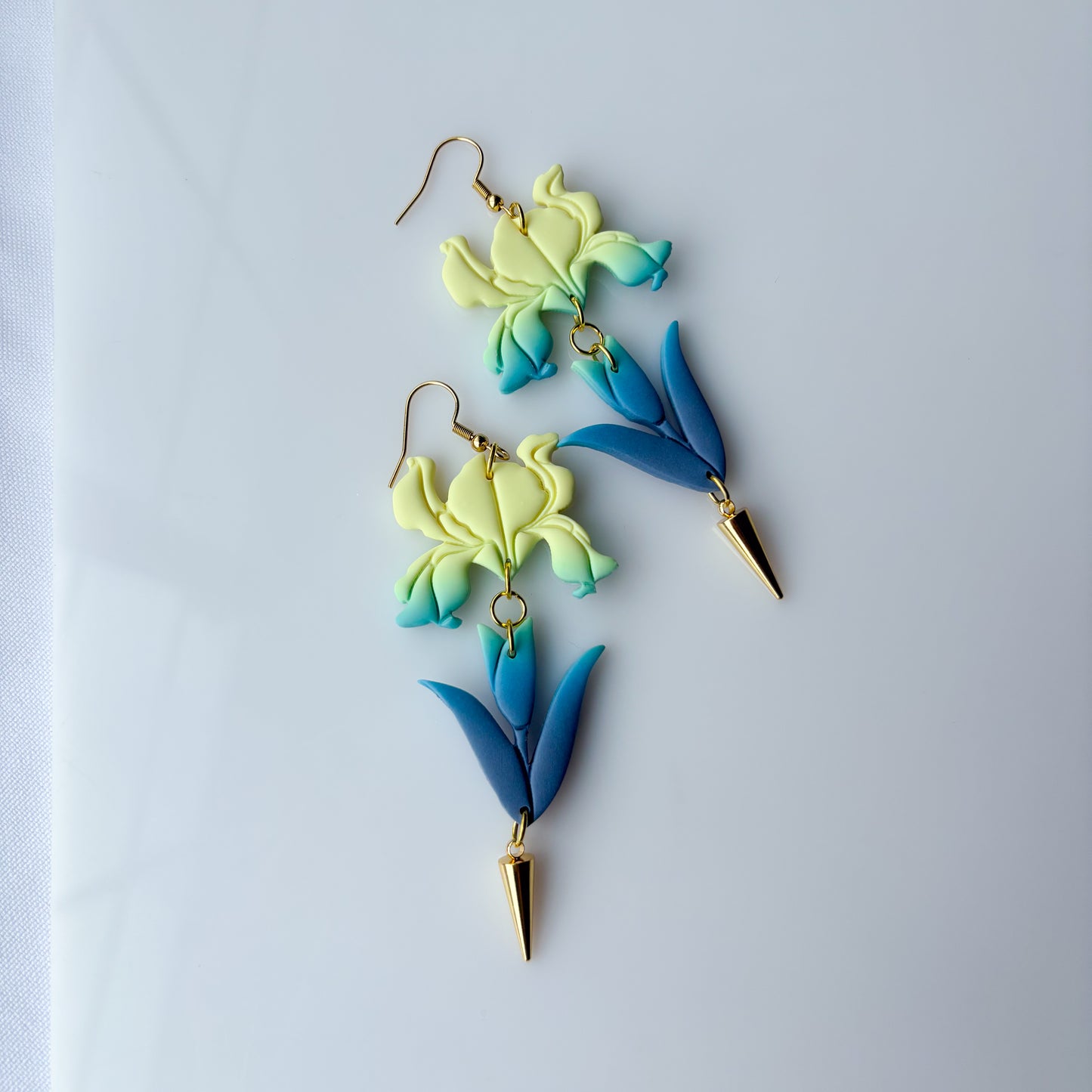 IRIS EARRINGS (BUTTER BLUE MELT)