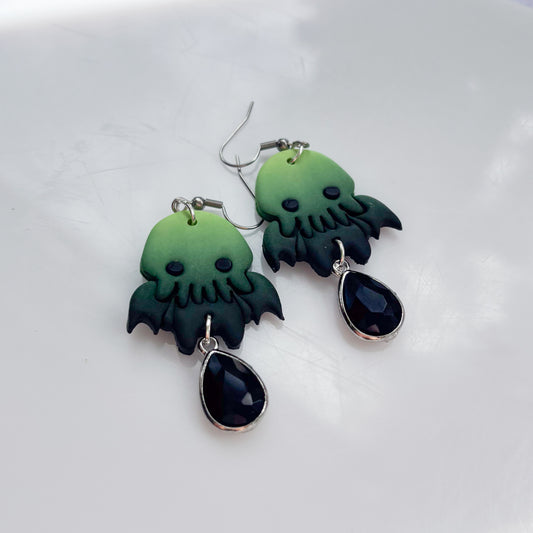 CTHULU EARRINGS (BLACK CHARM)