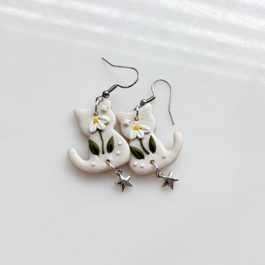 DAISY CAT EARRINGS (VERSION 1) (SILVER)