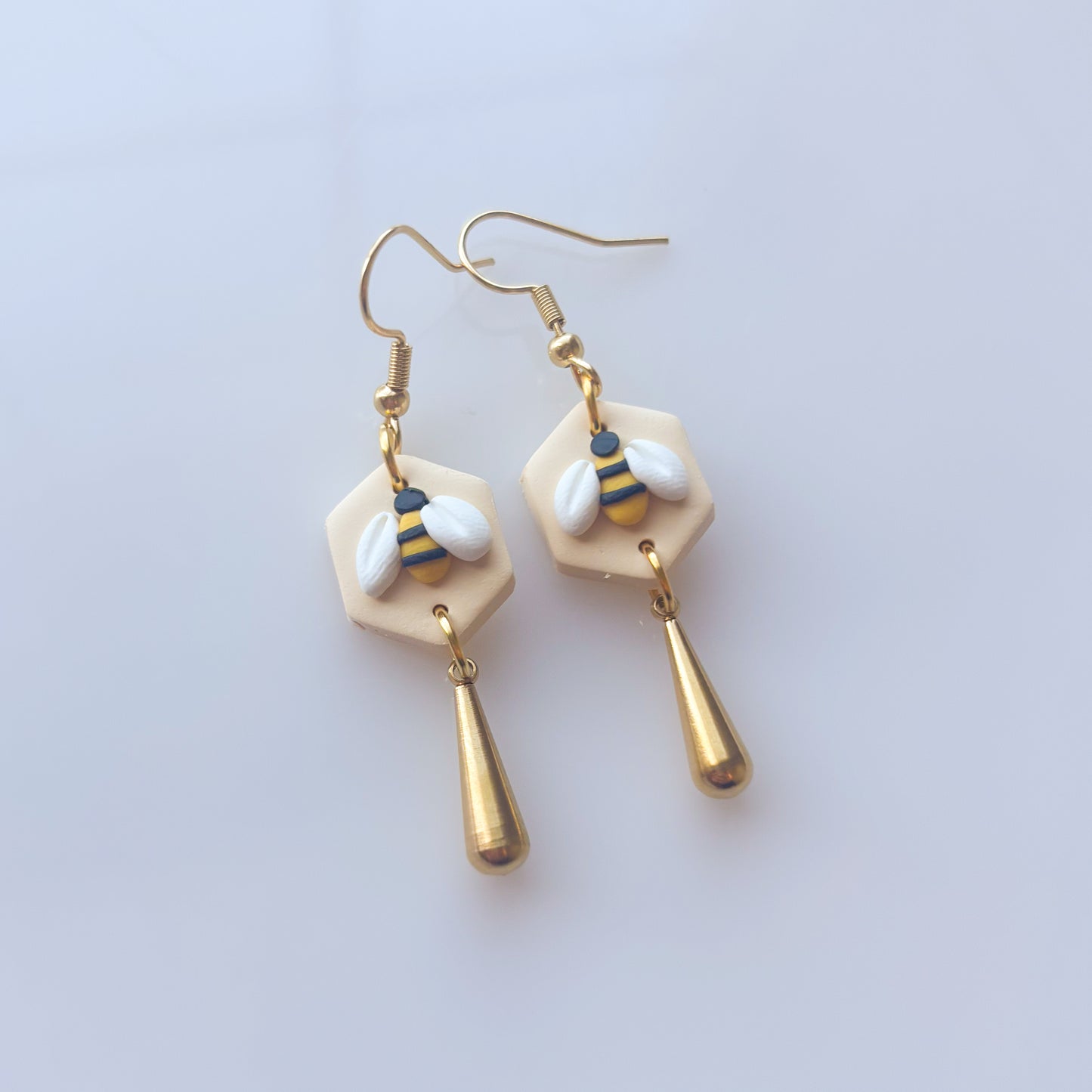 BEE EARRINGS (IVORY GOLD)